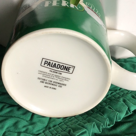 « Friends » CENTRAL PERK , coffee mug, mint condition, 16 oz. - Picture 4 of 4